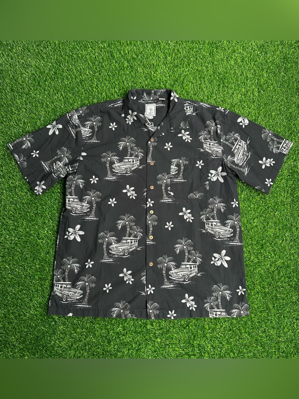 Roundtree & Yorke Black Vintage Woodie Car Hawaiian Button Up Shirt